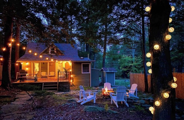 Boutique Cabin w/ Lake Access, Canoe, SUPs, Inner Tubes, BBQ, Fire Pit, Fireplace—Renovated & Chic