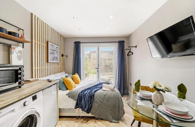 Stunning Heathrow Home - Garden - Parking