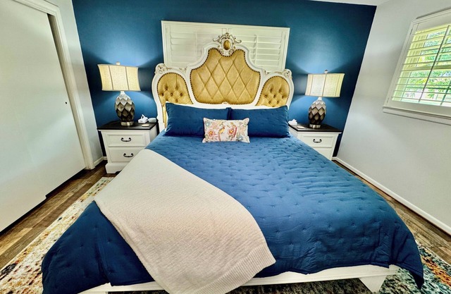 Boutique Home-Cozy, Clean, Comfy, 3/2 Abilene, Sleeps 6, near ACU, King