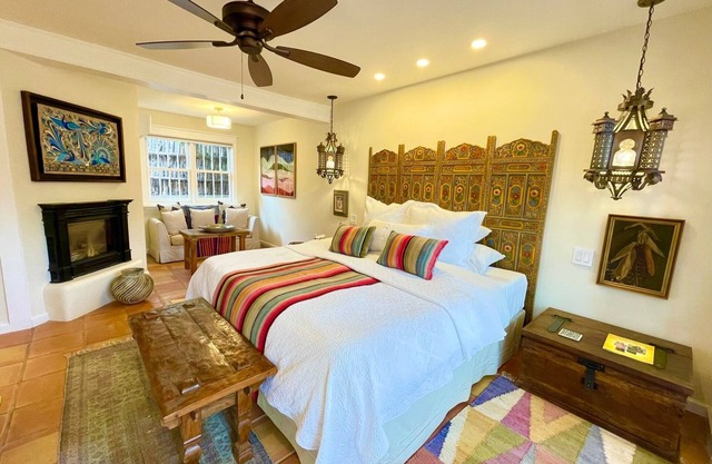 BOUTIQUE HOTEL - King deluxe Room-1/2 mi. from Santa Fe Plaza