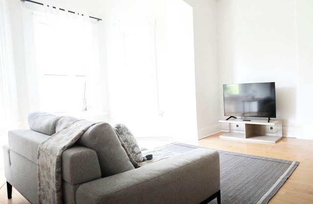 Boutique Hotel Style King Bed Centrally Located