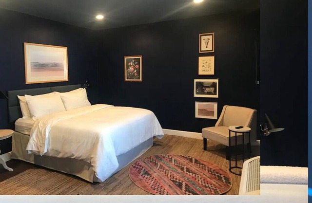 Boutique Hotel Suite in Oakley, ID: The Troy Room