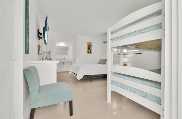 Boutique Hotel Queen Room with Bunk Beds