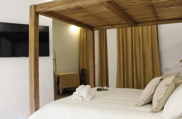 Boutique Hotel with private parking! Just refurbished! In the Mirafiori area !!