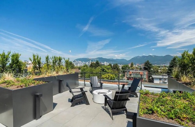 Boutique NEW 2 bed 2 bath condo in the heart of Mount Pleasant + Free Parking .
