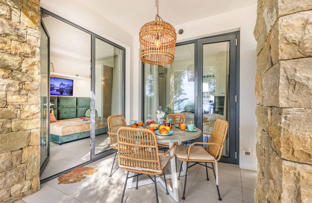 Boutique Pool Apt. Balzi Rossi - Roma 4, Ventimiglia, Italy