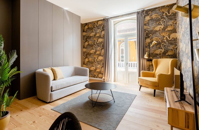 Boutique Rentals- Art & Charm II apt w/terrace