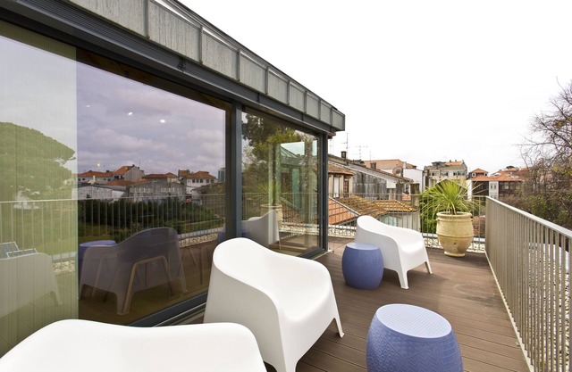 Boutique Rentals-primrose Terrace & Garage in Historical Centre