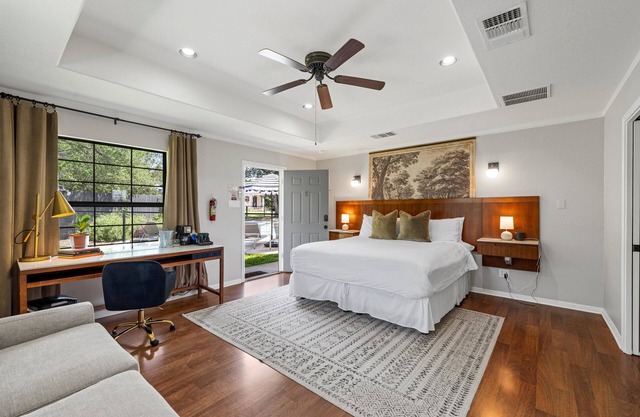 Poolside King Suite #5 @ Gathering Oaks Retreat