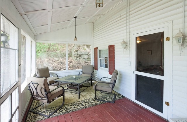Bove Cottage 1 -limit 3 1 Bedroom Cottage by RedAwning