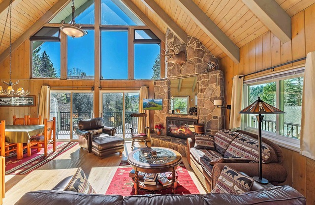 Bow N Arrow Lodge – For 8!