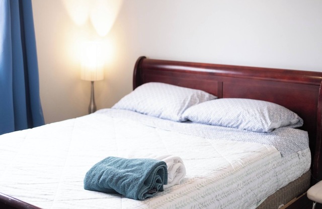 Bow River Retreat:Single Room w/Shared Amenities