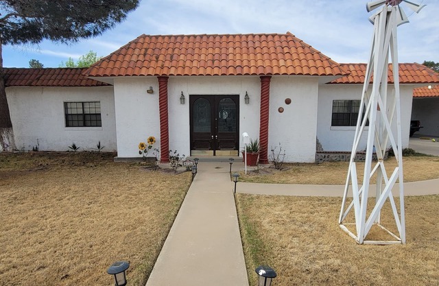 Bowen Estates in cul-de-sac large backyard & lots of room. 8024 Bowen Rd El Paso