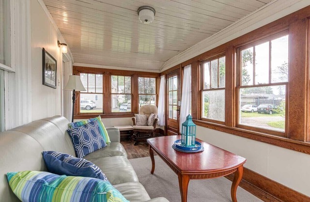 Bracewood Cottages @ Crystal Beach