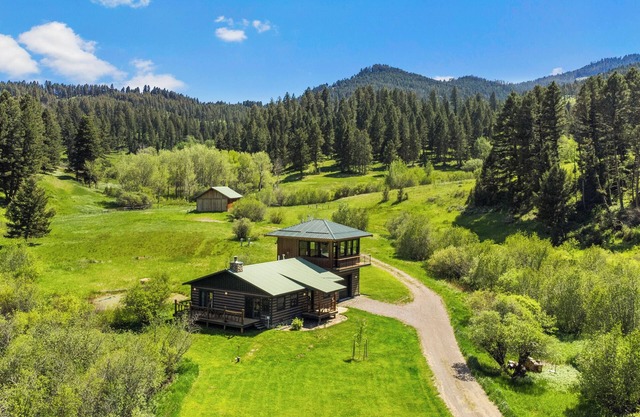 Schöne, private Hütte auf über 100 Hektar am Rande des Gallatin Forest.