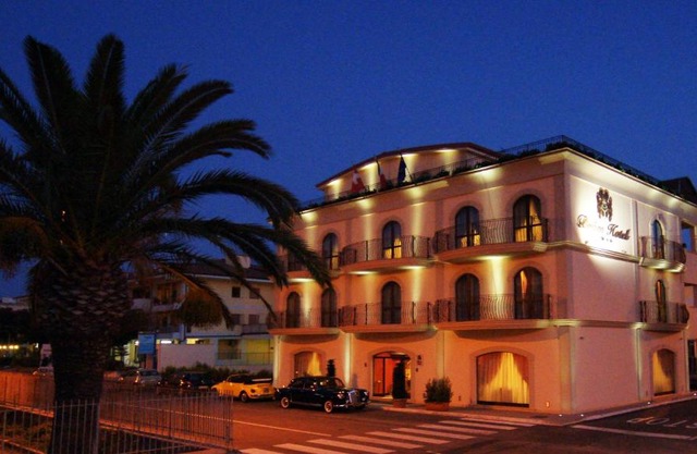 Bram Hotel