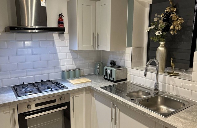 BrambleMead 5 bed house in Manchester Leigh