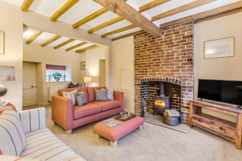 Brand Hill Cottage with Hot Tub