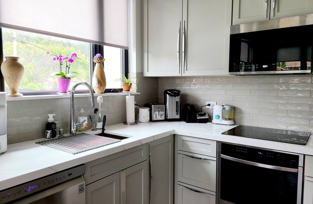 Brand new 1 bedroom place with indoor fireplace