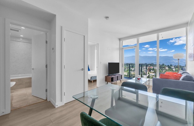 Brand New 1B+1B Condo/Clark