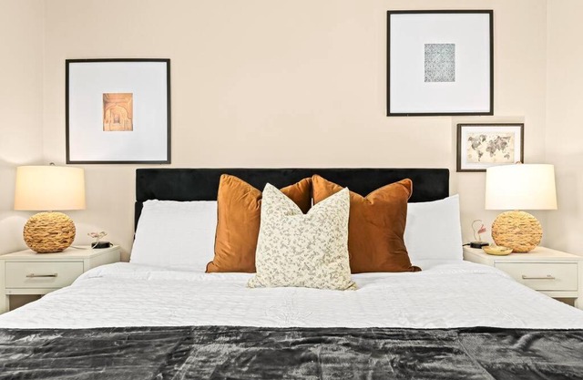 Brand New! 1BR Lower Flat near Downtown Roseville
