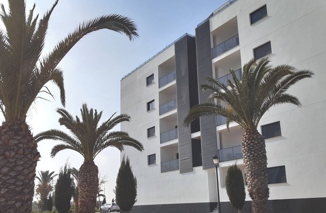 Brand new 2 bed apartment close to beach and facilities