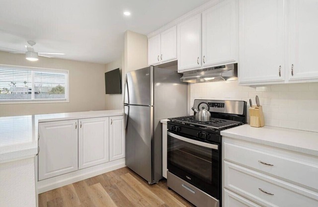 Brand new 2 bedroom apartment close to beach!