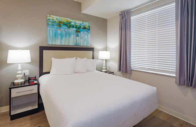 Brand New 2 Bedroom 2 Bath in Great Neighborhood