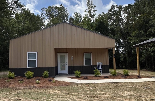 Brand new 2-bedroom house in outskirts of Meridian with WiFi, AC