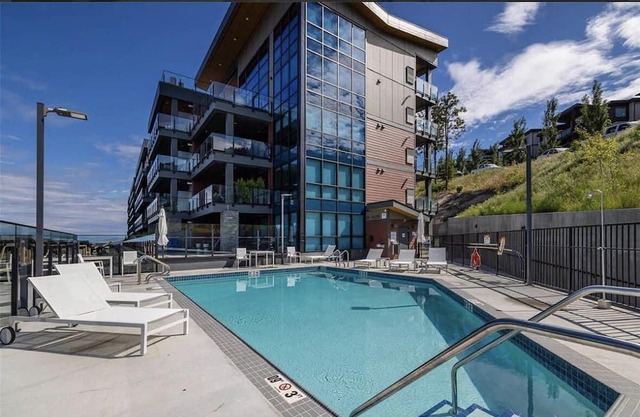 Brand new 2 Bedroom Lakeside luxury condo with amazing views and beaches below.