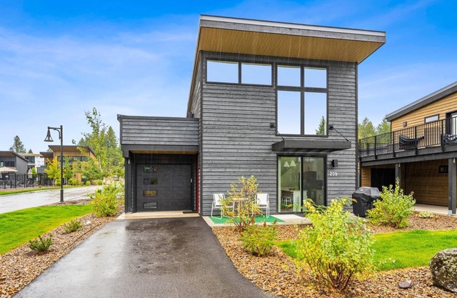 Big Mountain Views at The Quarry