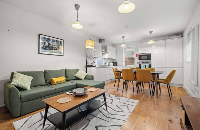 Chic & Cosy Fulham Apartment - Nr Tube Station - Sleeps 6