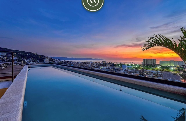 Brand New 2BR APT - Stunning Ocean & Sunset Views
