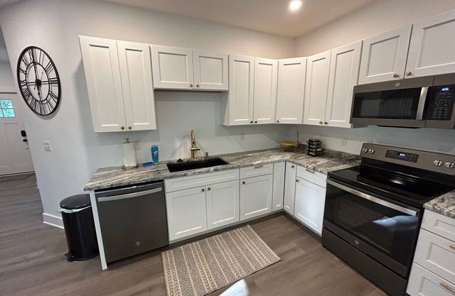 Brand New 3 Bedroom next to Thourghbred horse farm with views of Saratoga Lake.