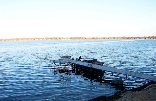 Brand New 3-bedroom cabin on charming Detroit Lake with AC, WiFi. Enjoy nature