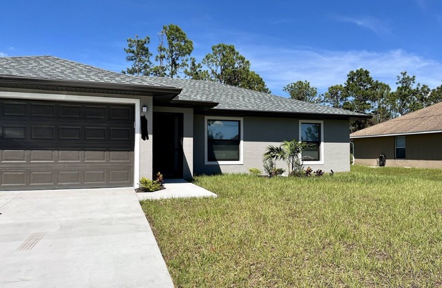 Brand new 3 bedrooms / 2 bathrooms Home in Lehigh Acres, Fl. close to everything