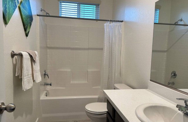 Brand new 3 bedroom 2 bath home near Lemoore Golf Course