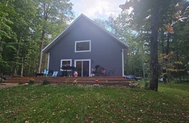 Brand new 3-bedroom cabin on 4 acres on Pioneer Lake!