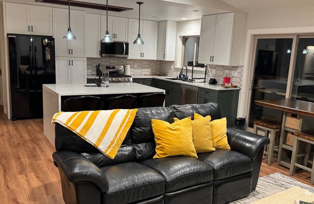 Brand New 3 Bedroom Pet & Family Friendly