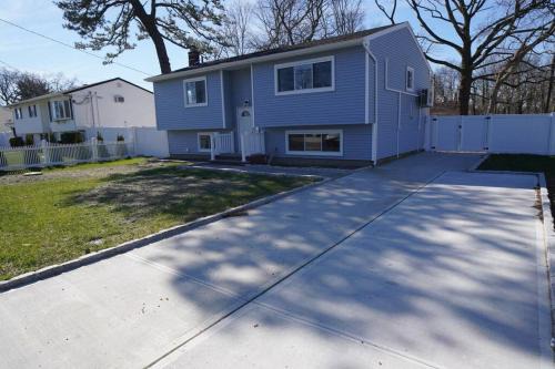 Brand new 3 bedroom apt close to all