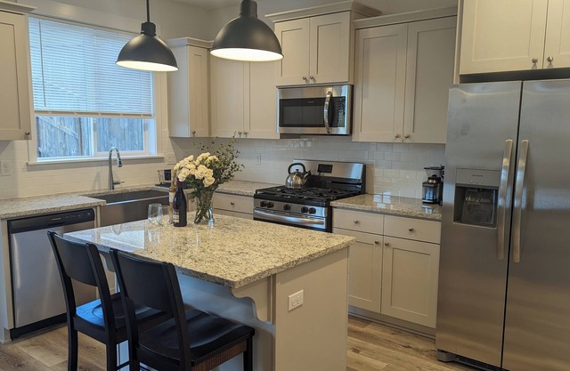 Brand new, 3b/2.5ba, Family Friendly, Monthly Rental