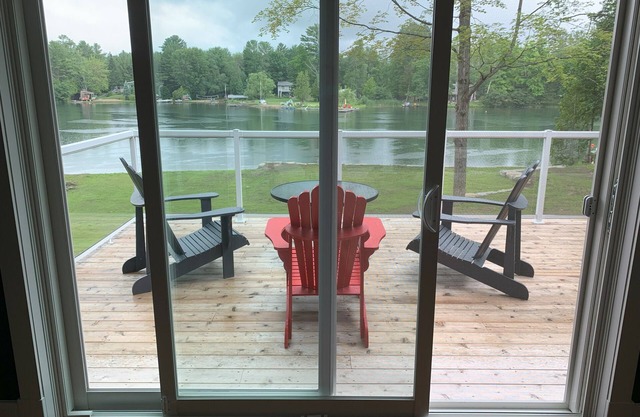 Brand new, 4 bedroom all-season cottage on Green River.