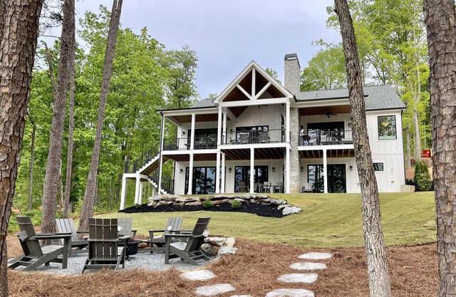 40%off June 7-14 special! 6BR 6BA Keowee lakefront luxury! Fire pit, pool table!