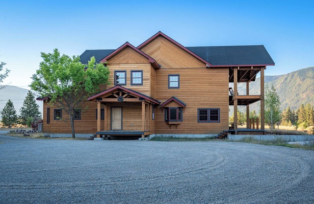 BRAND NEW 7500 sf, 5BR/6BA luxury cabin retreat--walk to Clark Fork river.
