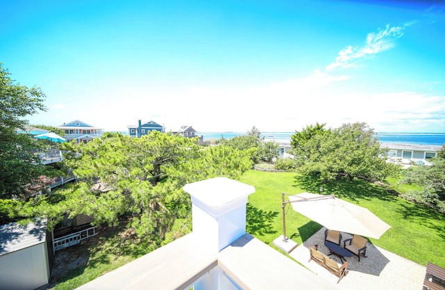 BRAND NEW - 8 Bedroom, 4 bathroom house with BEAUTIFUL BAY VIEWS-- Kismet!