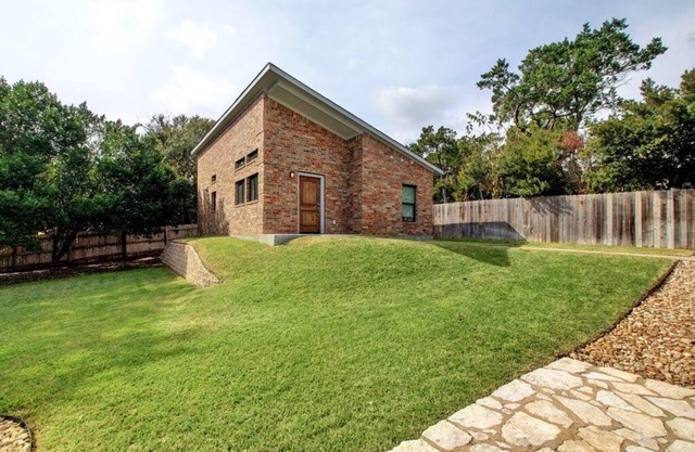 Brand New Adorable Arboretum bungalow