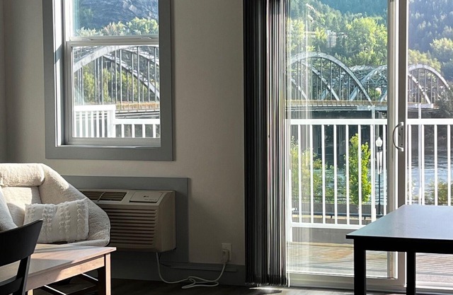 Brand new Apartment located in downtown Trail.