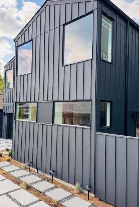 Brand New Architectural Gem 1900 sqft House with SPA bathroom 15min to downtown
