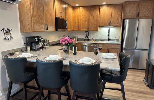 Brand New! Bridger Mountain View, Self checkin, 2-bd 2 Bath Fireplace sleeps 5