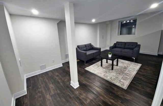 Brand New Bsmt apt -full unit